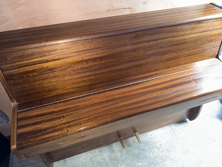 Barratt Robinson. Free Delivery Free Stool Tuned