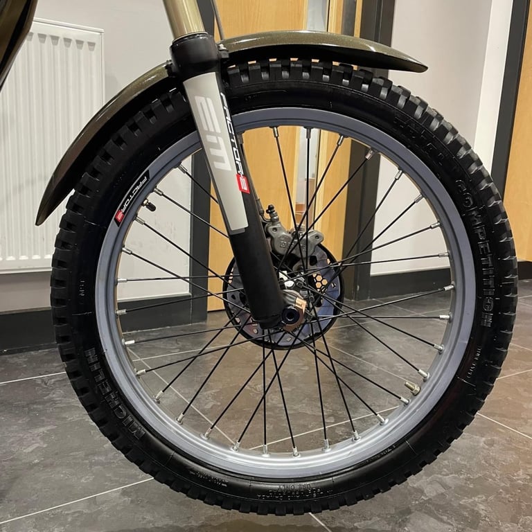 2025 EM EPURE FACTOR-E 1.8kWh **EXCELLENT CONDITION** USED TRIALS BIKE