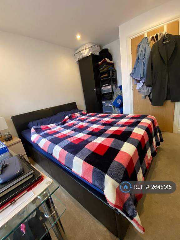 2 bedroom flat in Black Prince Rd, London, SE11 (2 bed) (#2645016)
