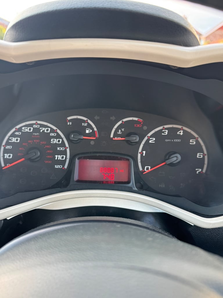 2011 FORD KA TITANIUM
