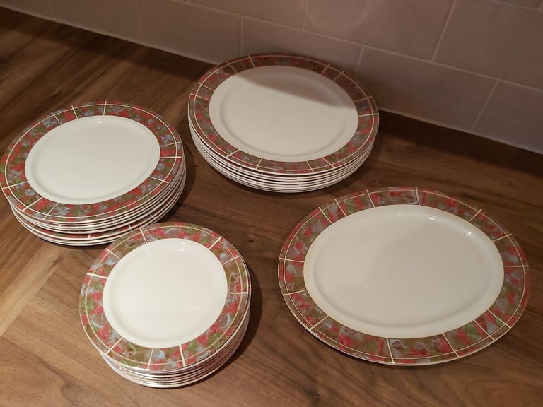 FINE BONE CHINA - 8 PLACE DINNER SET & EXTRAS