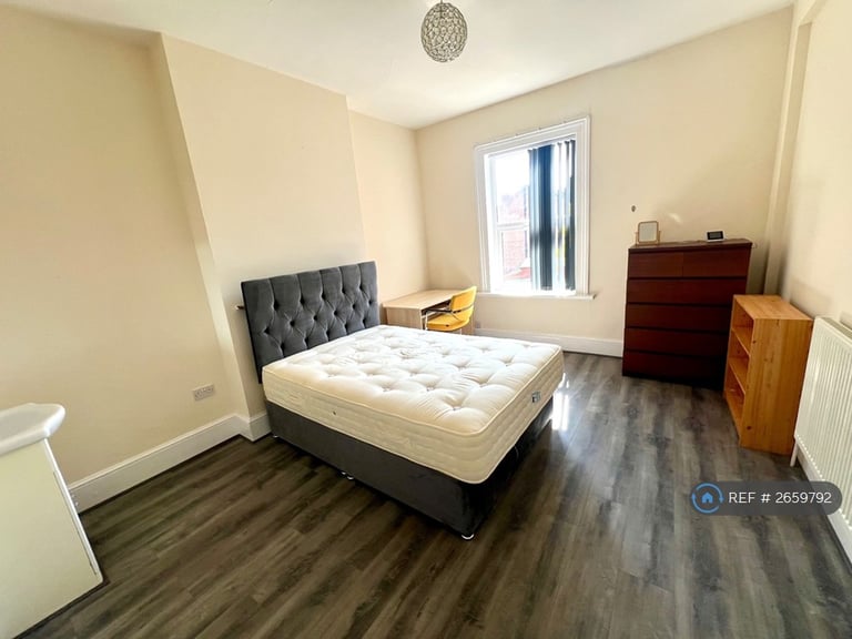 6 bedroom house in Radford Road, Leamington Spa, CV31 (6 bed) (#2659792)