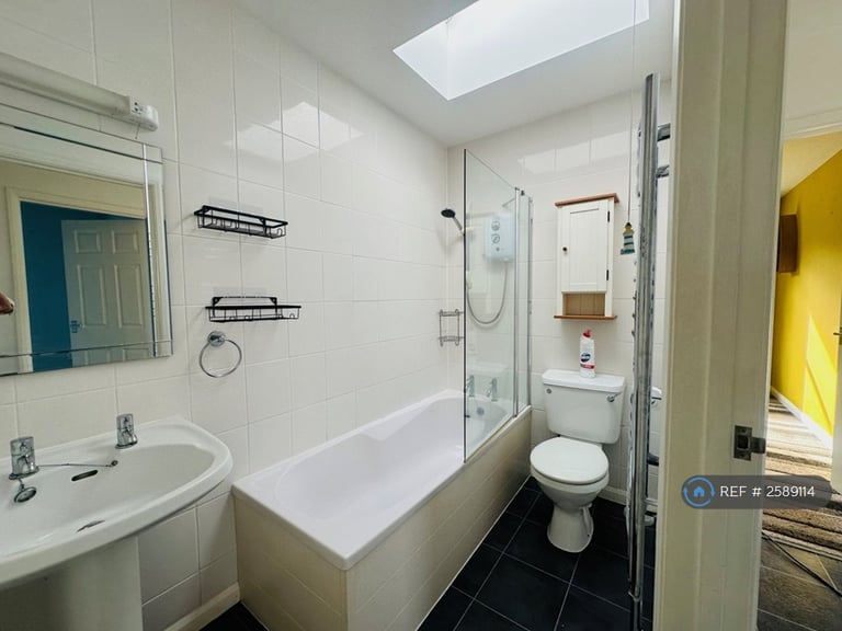 3 bedroom house in Marsh Road, Cowes, PO31 (3 bed) (#2589114)