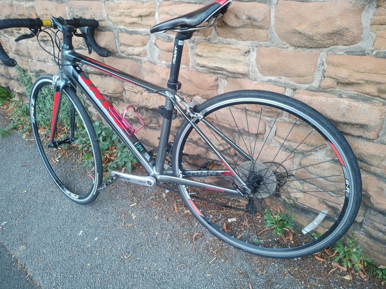 GIANT DEFY XS Light Weight Road Bike VGC