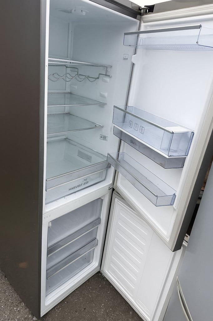 Fridge Freezer with Water Dispenser £150