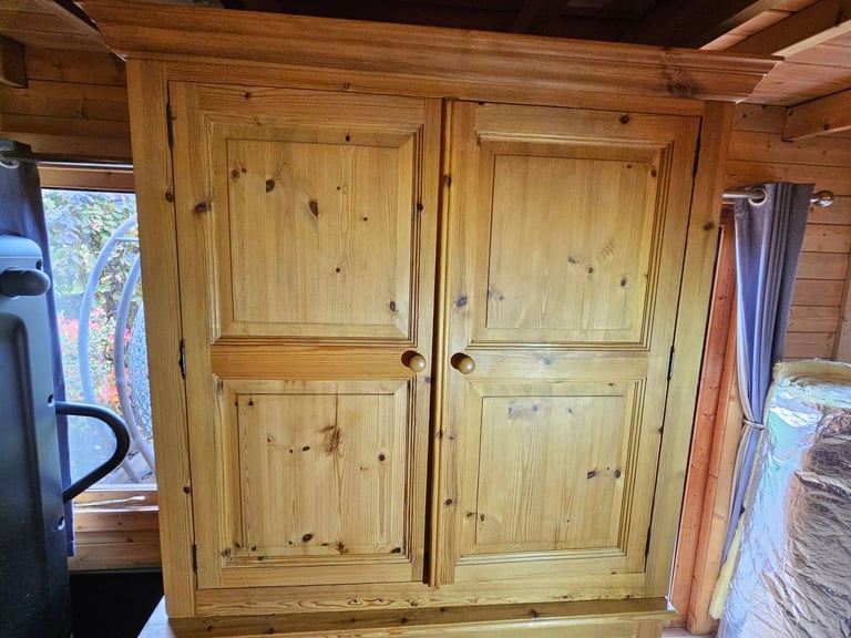 Solid pine wardrobe with 3 large drawers 