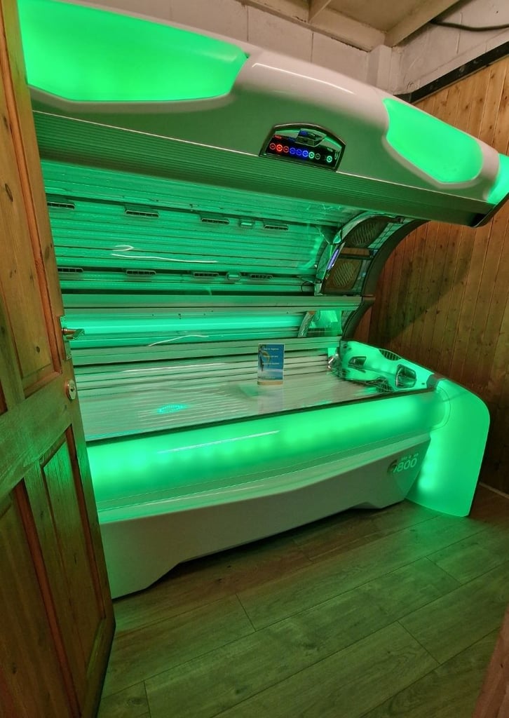 Megasun 6800 Intellisun Sunbed