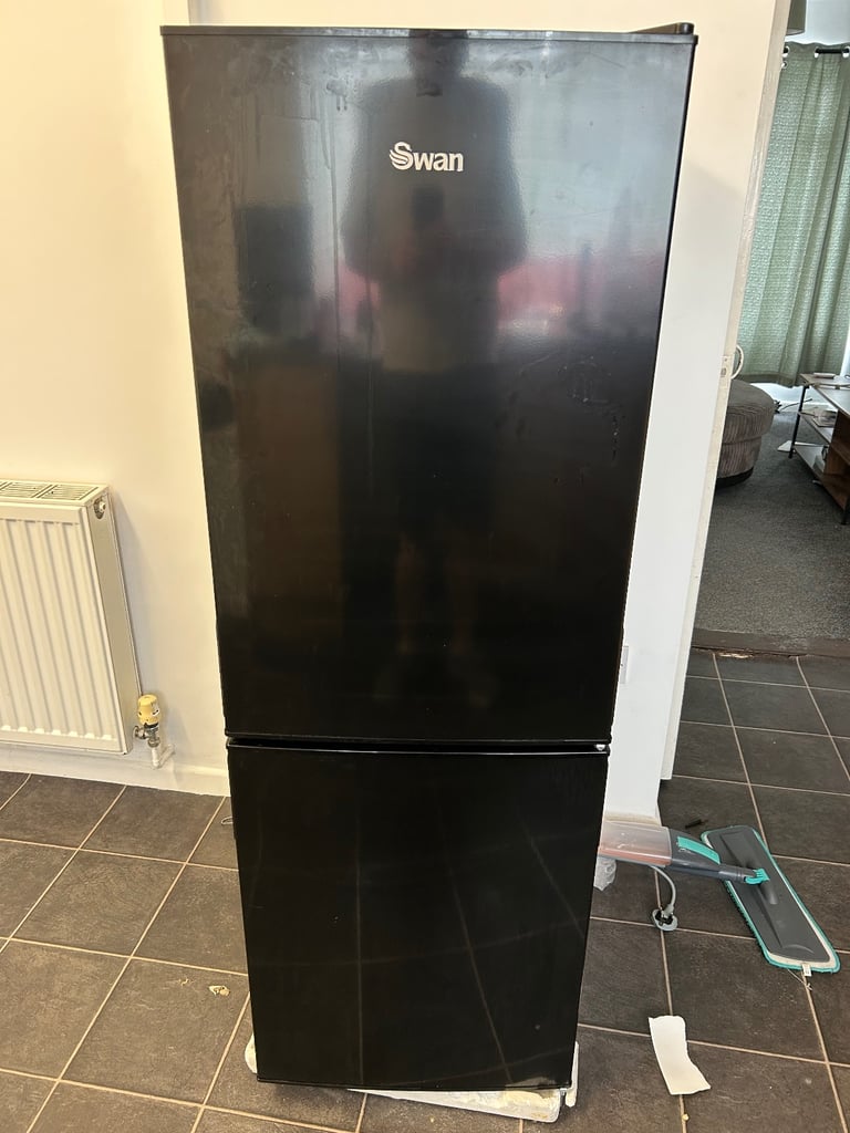 Black swan fridge freezer
