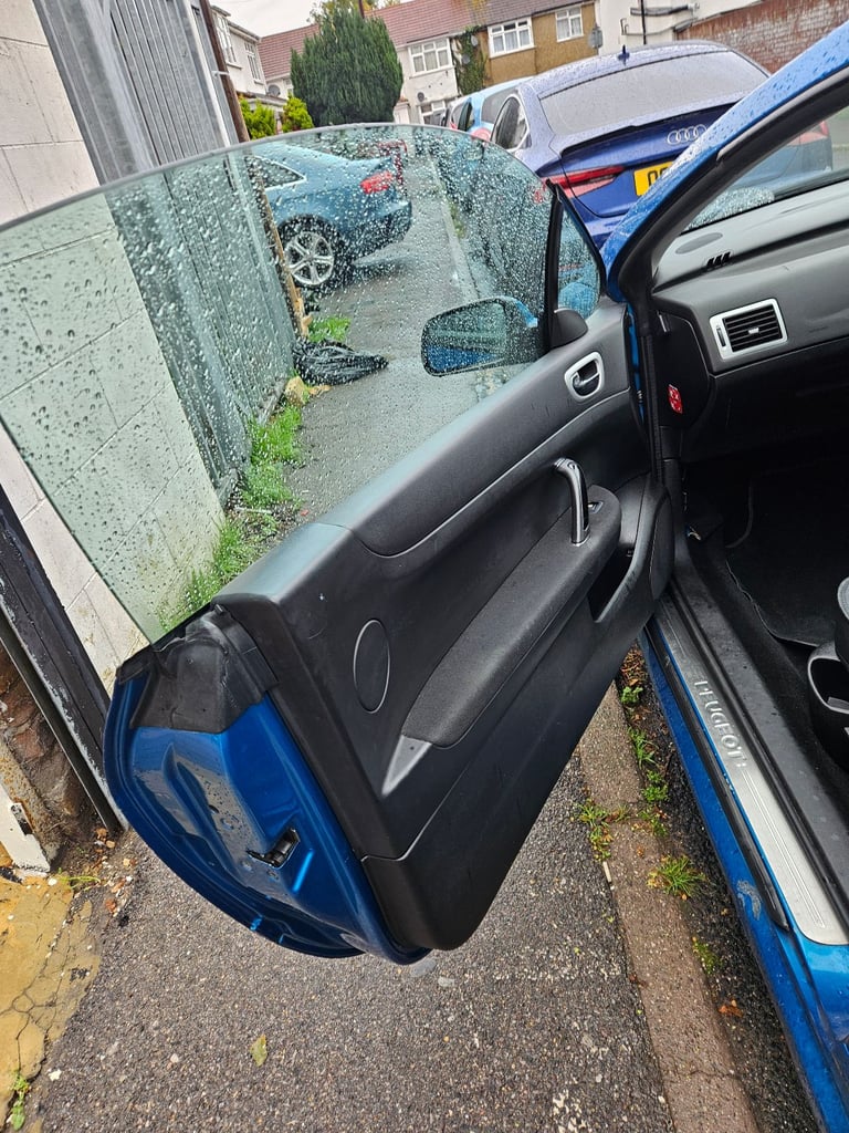 Peugeot, 307, Convertible, 2006, Manual, 1587 (cc), 2 doors