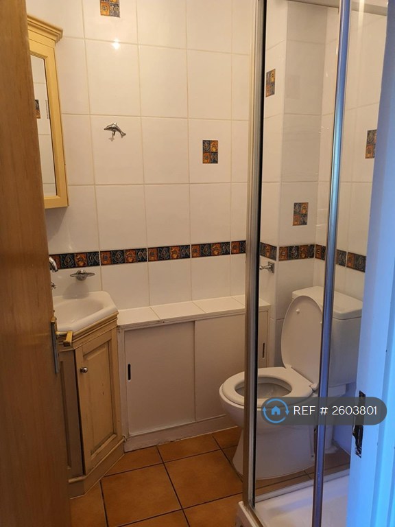 3 bedroom house in Smith Close, London, SE16 (3 bed) (#2603801)