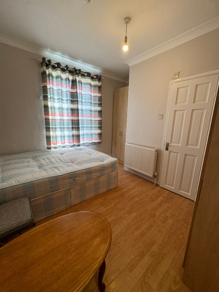 image for BEAUTIFUL ENSUITE DOUBLE ROOM FRO COUPLE IN HOUNSLOW CENTRAL