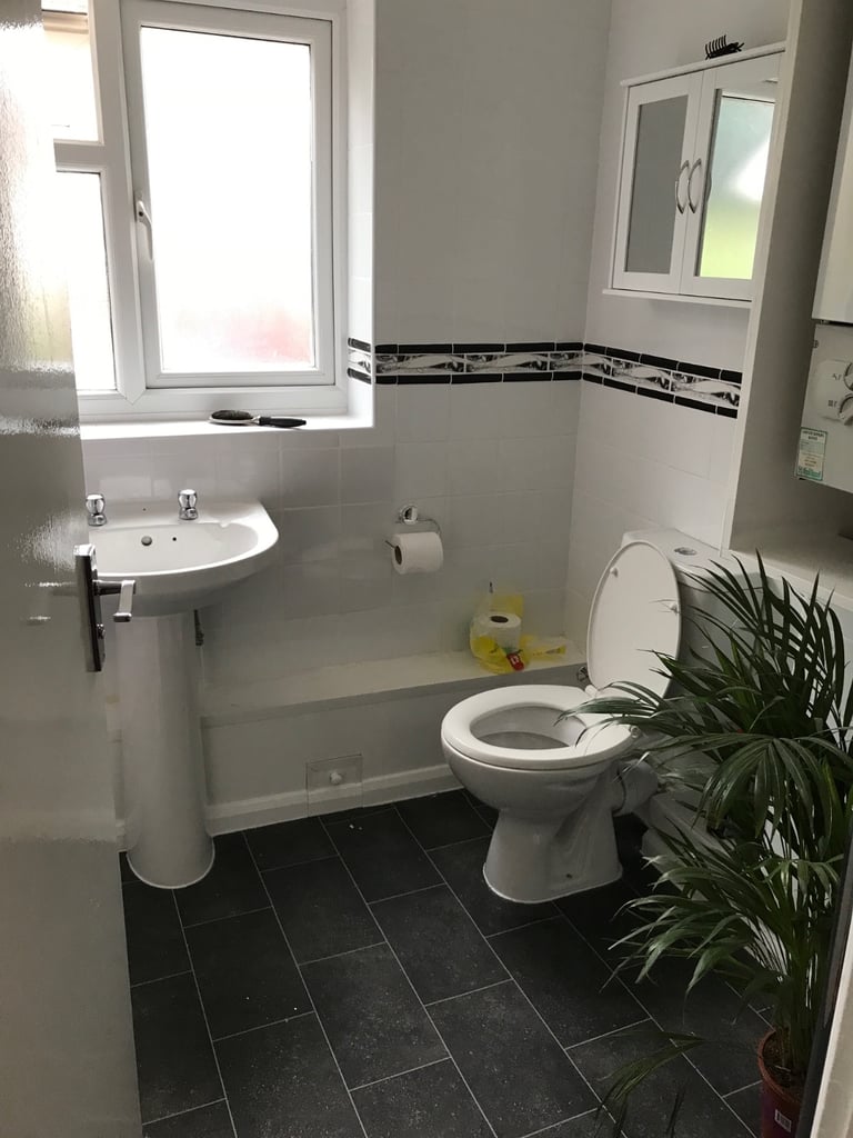 Double room near the train station, all bills included