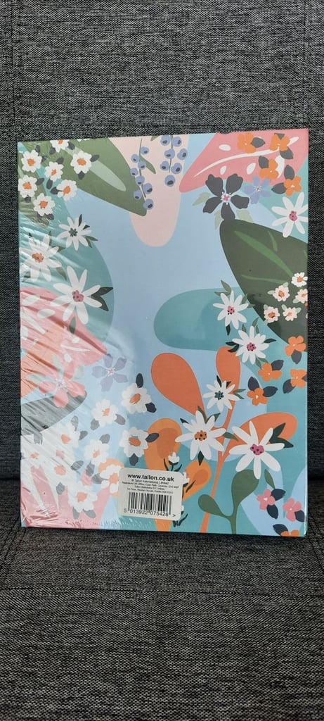 Floral Photo Album, 5x7in Prints, 200 Pockets, Flowers Hardcover, 28x20.5cm. Brand New. RRP £22!
