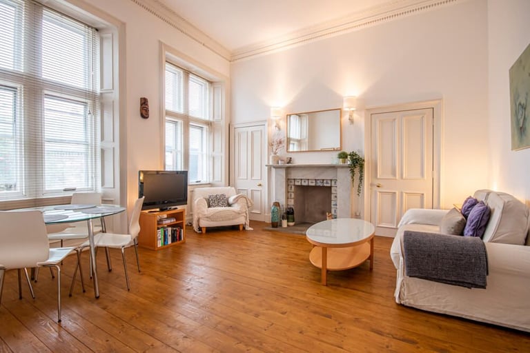 Stunning, 2 bedroom property in historic, converted brewery close to Edinburgh’s Royal Mile