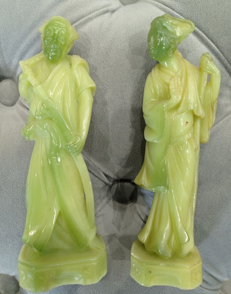 Oriental figurines 