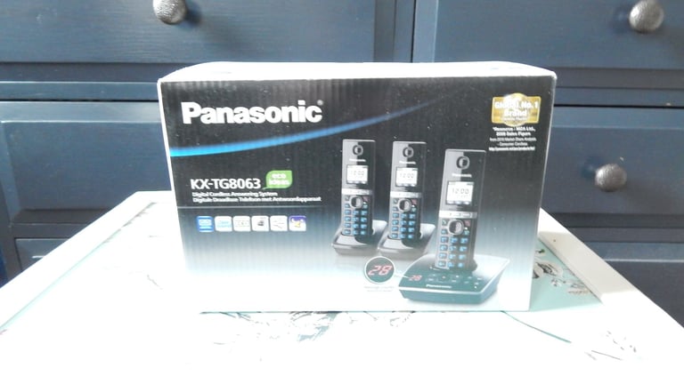PANASONIC DIGITAL CORDLESS 3 x PHONES WITH ANSWER MACHINE