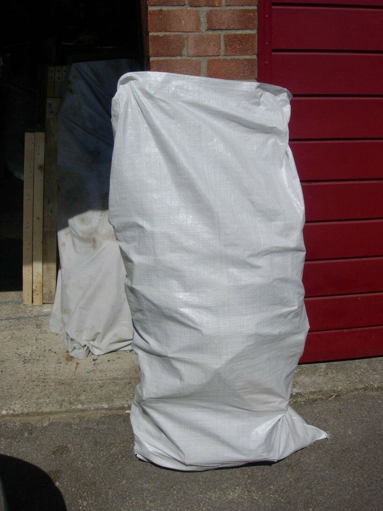 LARGE 25KG SACK OF WOOD BURNER FIREWOOD (OFF CUTS FROM PALLETS)