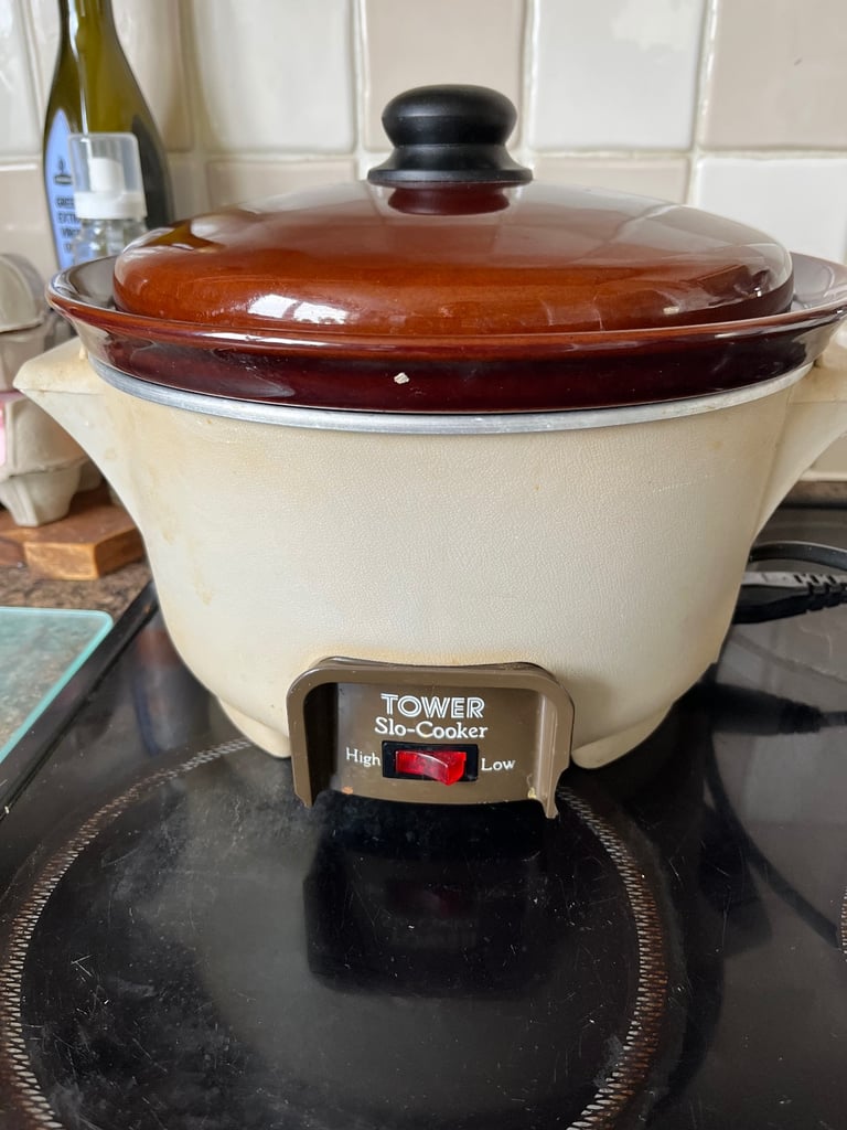 Family size slow cooker