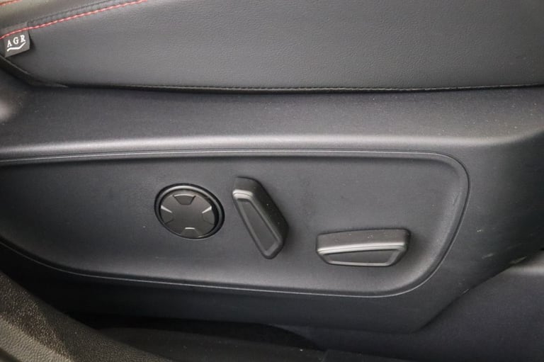 2024 Ford Kuga 2.5 Duratec 14.4kWh ST-Line 5dr CVT (APPLE CAR PLAY) Automatic