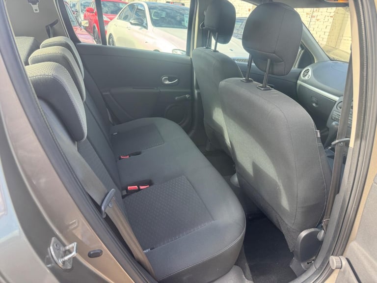 2009 Renault Clio 1.6 VVT Expression Auto Euro 5 5dr HATCHBACK Petrol Automatic
