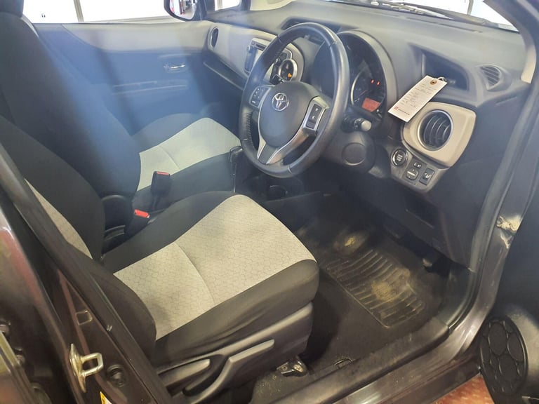 2012 Toyota Yaris 1.33 VVT-i T Spirit 5dr Multidrive S HATCHBACK PETROL Automatic