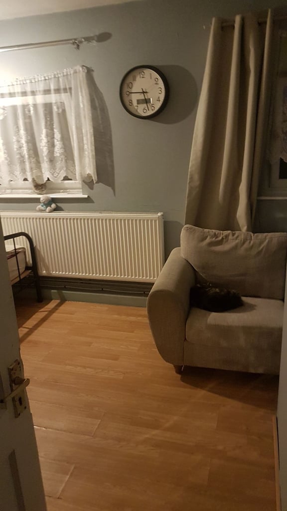 Warm DOUBLE ROOM to RENT quite neighborhood
