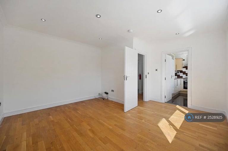 4 bedroom flat in Dudley Road, Harrow, HA2 (4 bed) (#2528925)