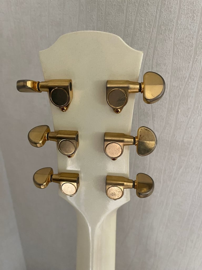 Yamaha APX100 acoustic guitar