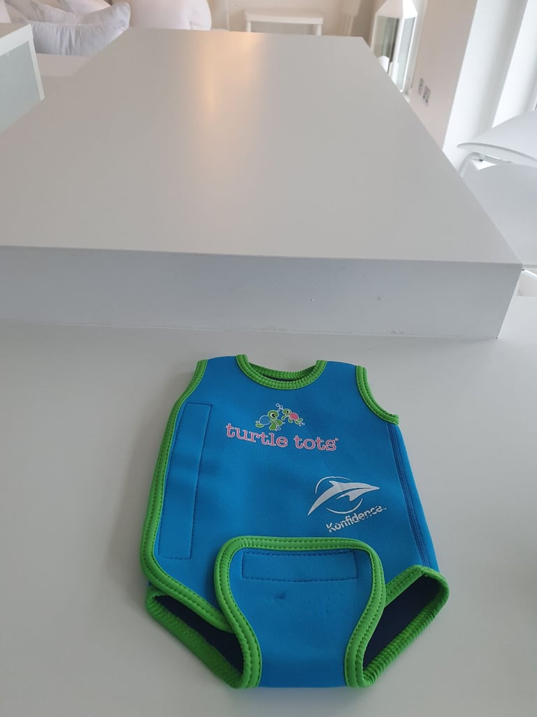 Baby swimming jacket.Age 0 to 6 months.