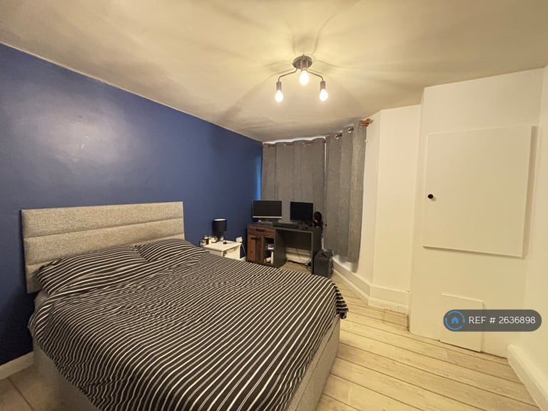 1 bedroom flat in Central Hill, London, SE19 (1 bed) (#2636898)