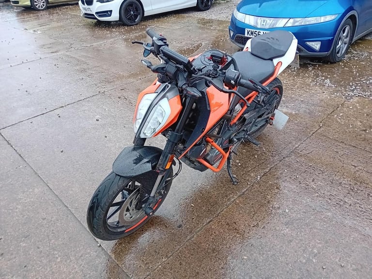 2020 KTM DUKE 125 ABS NAKED NEW MOT HISTORY SPORTS EXHAUST