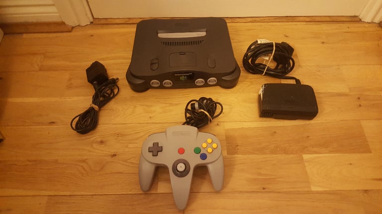 NINTENDO N64 CONSOLE WITH OFFICIAL CONTROLLER & LEADS