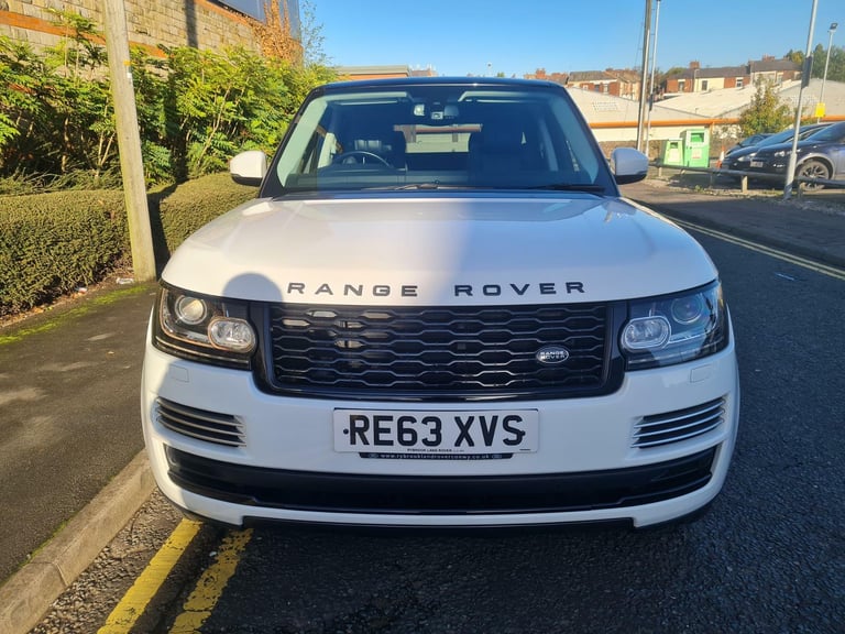 Land Rover Range Rover vogue SE AUTO 3.0 TDV6 Black pack FSH WITH LAND ROVER 