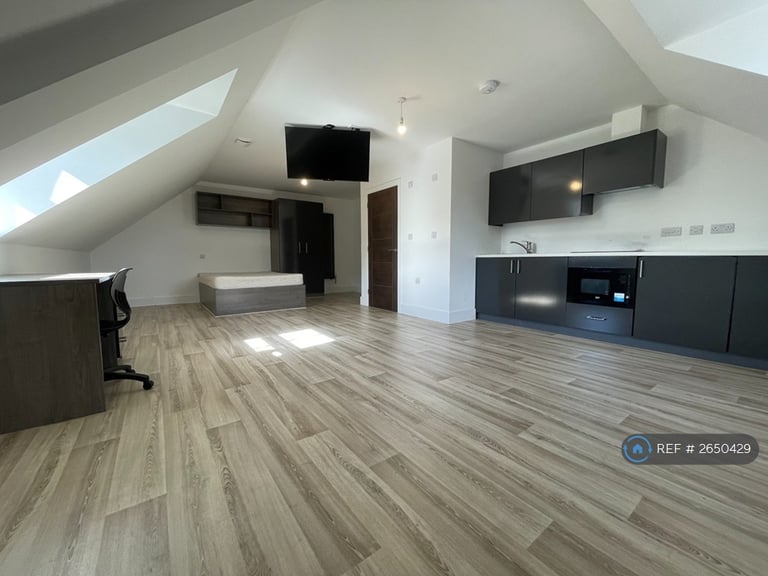 Studio flat in Charndon Close, Reading, RG2 (#2650429)