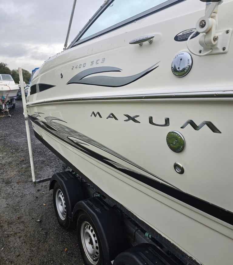 Maxum 2400sc3 cuddy cabin sports boat speedboat 