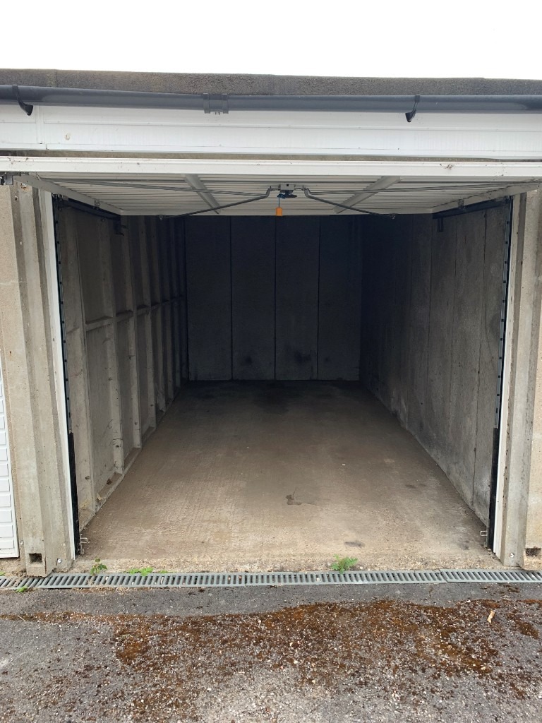 Garage/Parking/Storage to rent: Lyndhurst Avenue, Aldershot, GU11 3RW - NEW ROOFS & DOORS