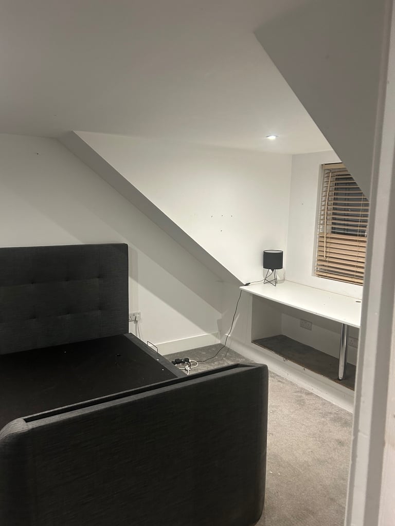 2 double bedrooms to rent in a large house in southwick 