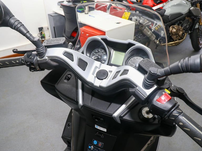 2015, '15 reg. Kawasaki J300 Special Edition ABS Scooter. 3,548 MILES. £2,995