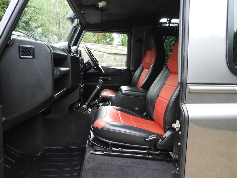 2016/16 LAND ROVER DEFENDER 90 2-2TDCI LIMITED EDITION ADVENTURE S/W IMMACULATE