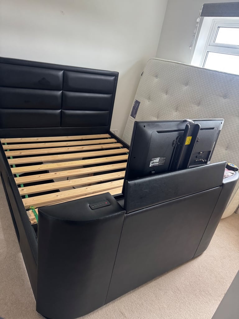 KingSize Tvbed good quality with 32 inch tv from no smoking household possible Delivery 