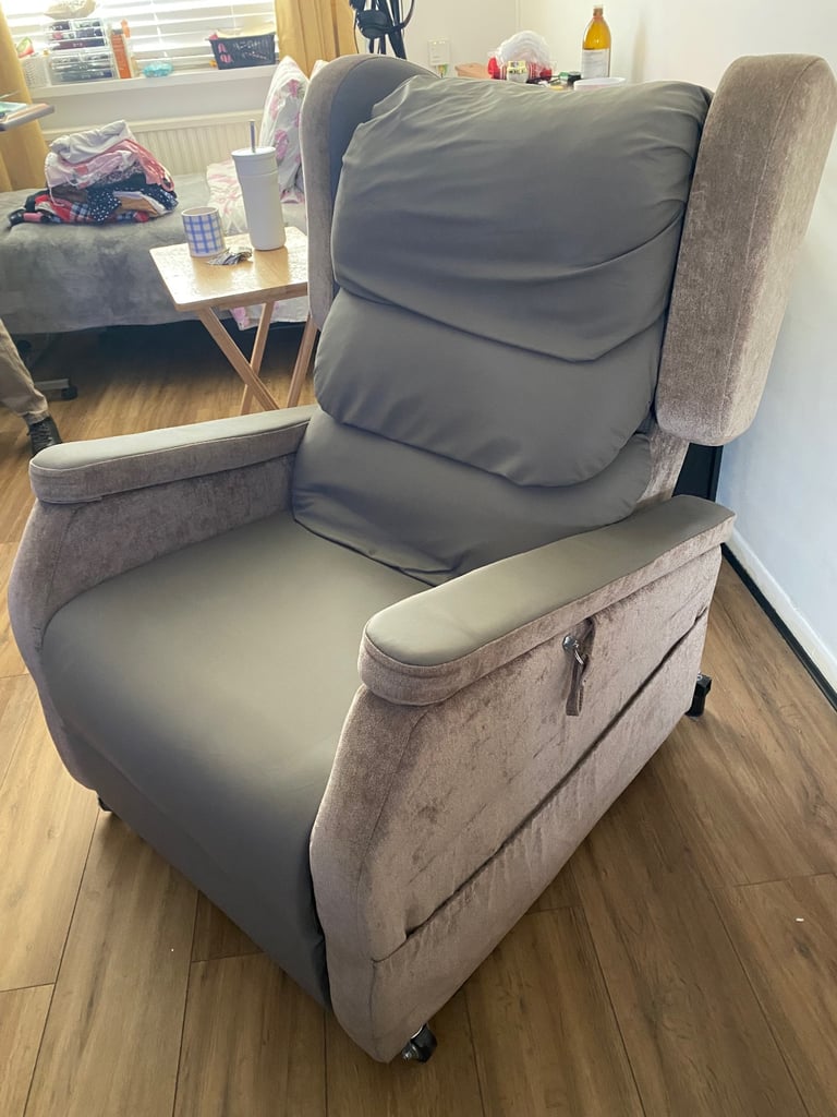 image for Riser recliner chair 