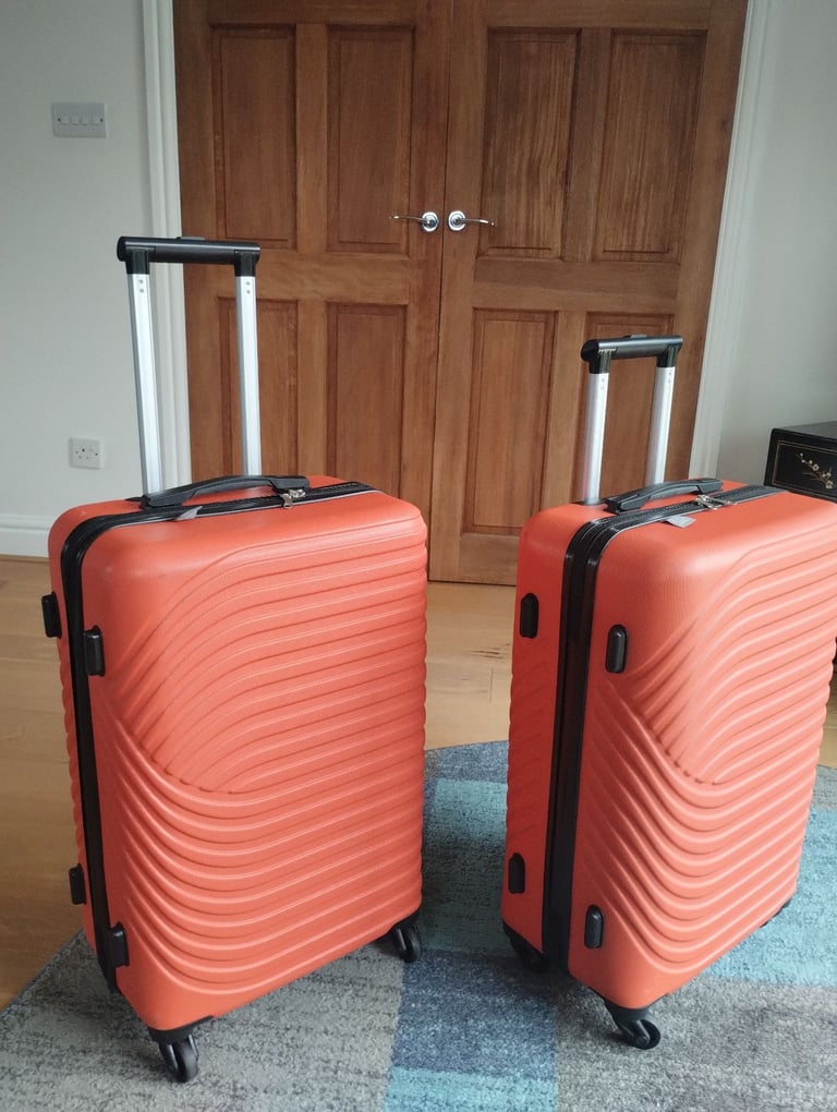 Medium hard shell suitcases