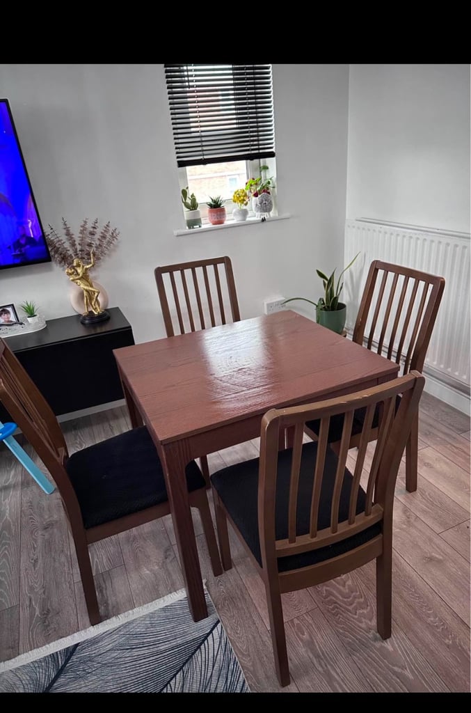 Ikea extendable table with 4 chairs