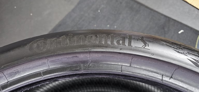 255 35 21 98Y   2 x tyres Continental Sport Contact 7