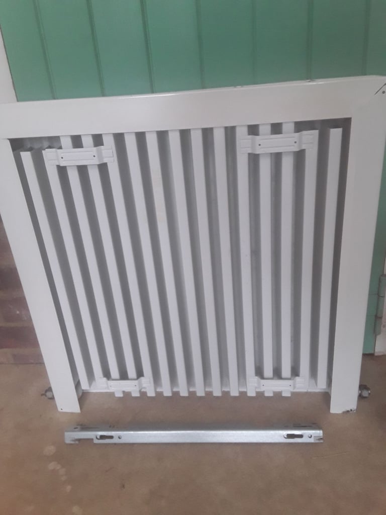 RADIATOR PANEL WHITE 600MMX600MM PLUS WALL BRACKETS AS NEW COLLECTION ONLY