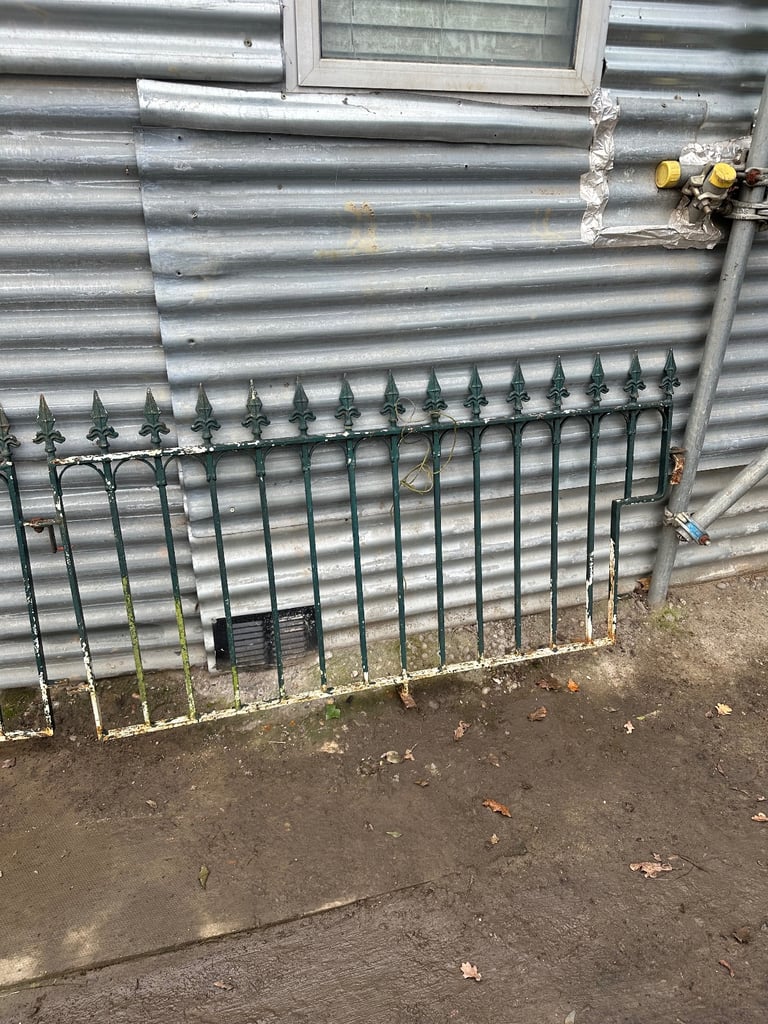Vintage Cast Iron Garden Railing x4 Pieces