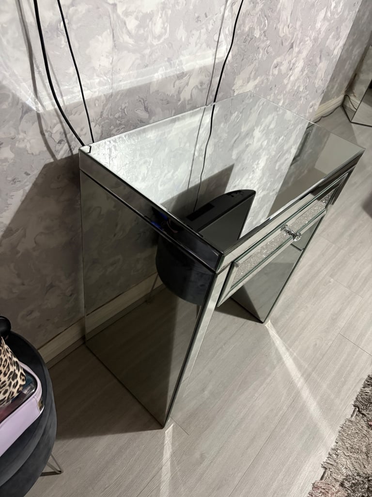 Makeup desk/ drawer for sale 