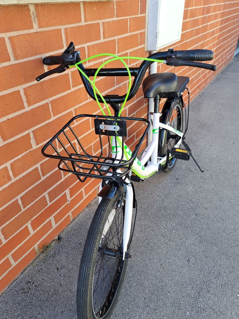 Ladies or kids small shopper bike brilliant condition ideal for birthday present 