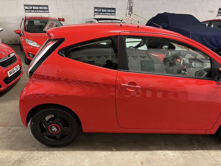 TOYOTA AYGO 1.0 VVT-i x-play 2016