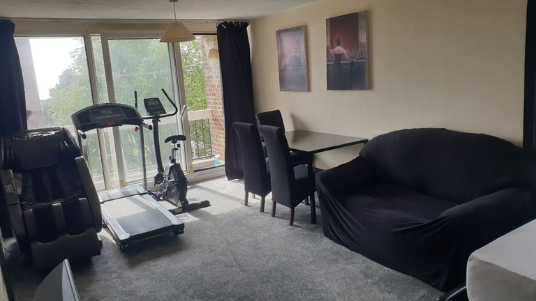 Massive room, all bills included, private kitchen and balcony included in price